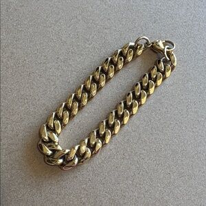 stainless steel 14kt Gold plated Chain Bracelet with clasp closure